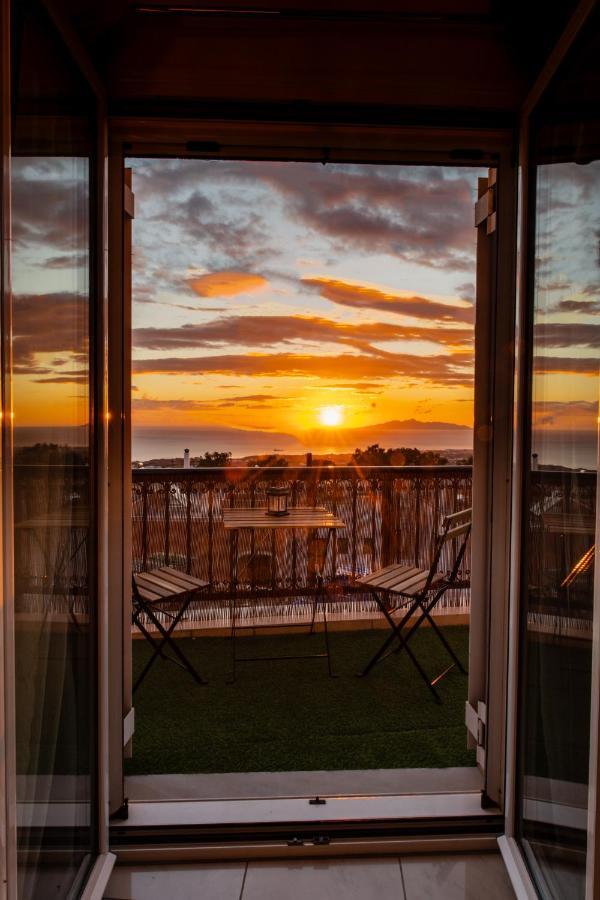 Yiannis Suite Santorini Fíra Kültér fotó